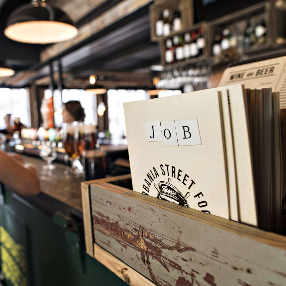 Kort med teksten 'JOB' i Urbania Street Food
